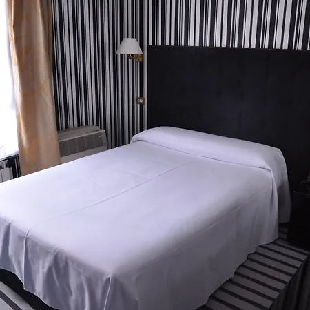 Hotel Clarin 3*